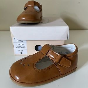 Angel dear t-strap. Size 4. Mustard color. (Tan)